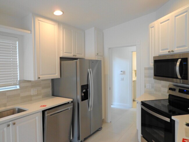 Building Photo - 8319 Eleuthera Ln