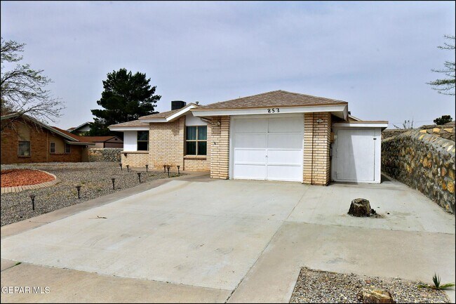 Foto del edificio - 853 Nita Fay Dr