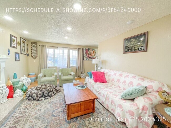 Building Photo - Beautiful 3 Bedroom 2 Bath Home In Marina!