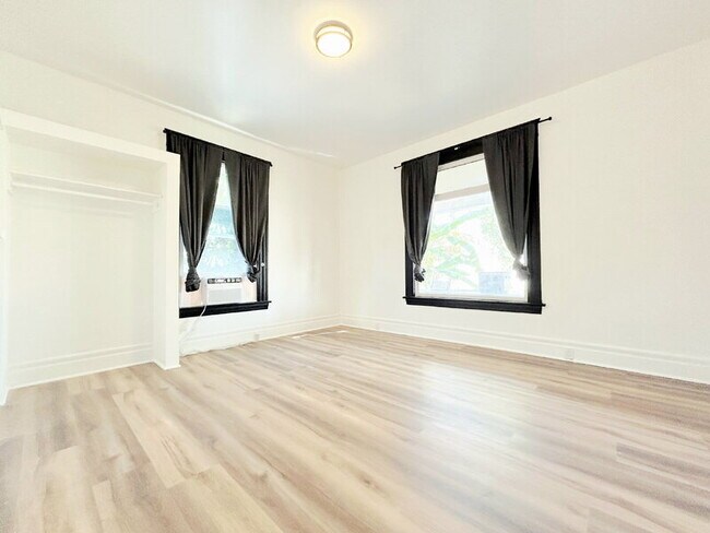 Foto del edificio - 724 W 2nd St