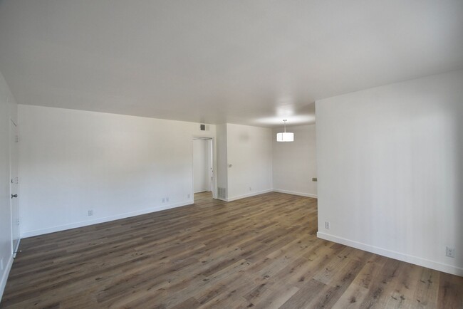 Building Photo - 14706 Dickens St
