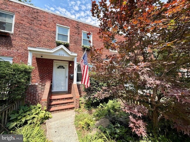 Photo - 609 S Henry St Townhome