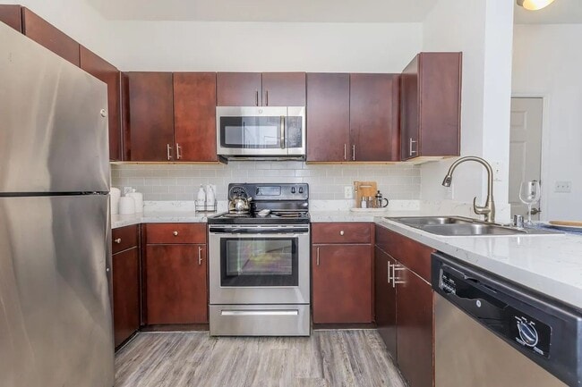 Interior Photo - 5 Oaks