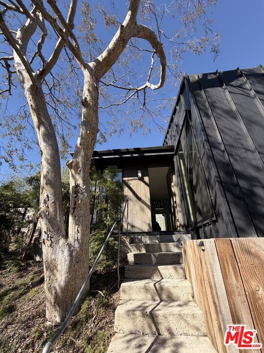 Foto del edificio - 4517 Cleland Ave