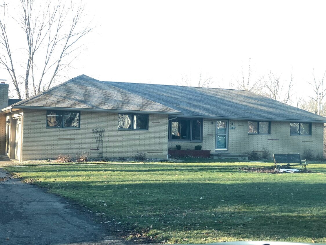 Foto principal - 247 W Streetsboro St