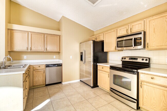 Building Photo - 13837 Huntwick Dr