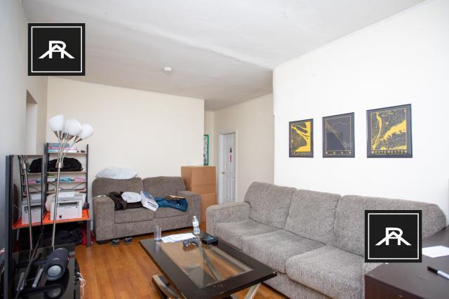 Foto del edificio - 4 bedroom in Brookline MA 02446