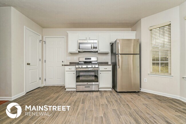 Foto del edificio - 5445 Yellow Pine Dr