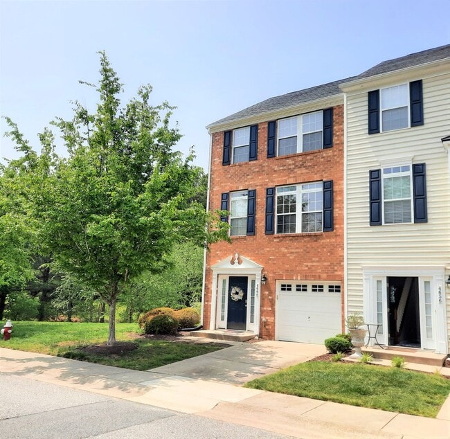 4 bedroom end unit with garage in Liberty Crossing - 4 bedroom end unit with garage in Liberty Crossing Townhome