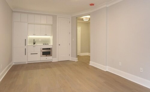 Primary Photo - 240 W 24th St
