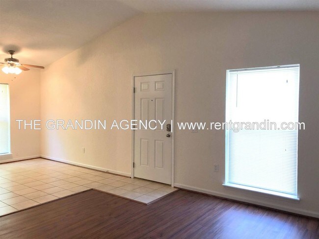 Foto del edificio - 936 Kyle Ave NE