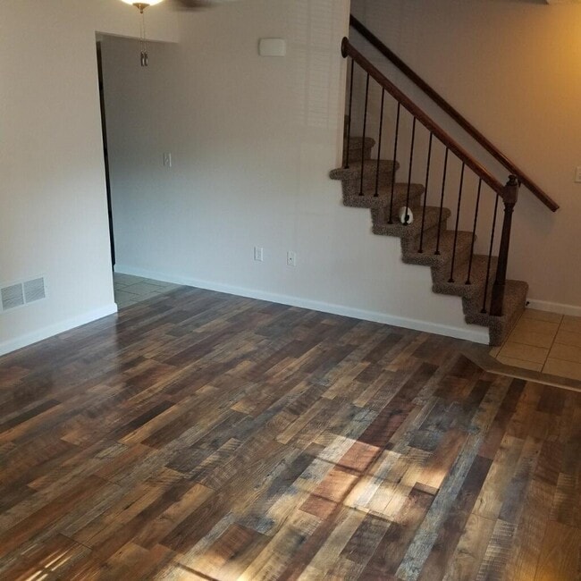 Building Photo - 108 Barnsback St