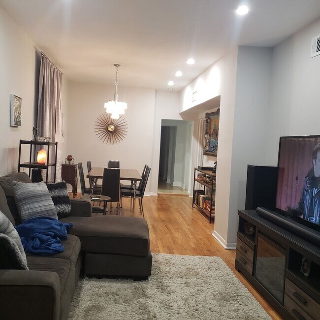Foto del edificio - 2437 W Ainslie St
