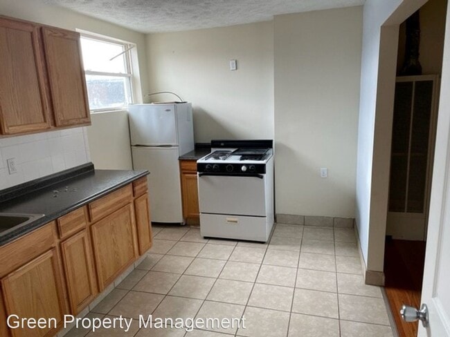 Building Photo - 1 br, 1 bath House - 30 S Main St NE Apt 2...