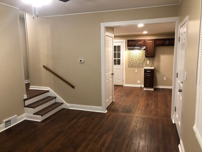 Living room / Kitchen - 12 Sandstone Dr