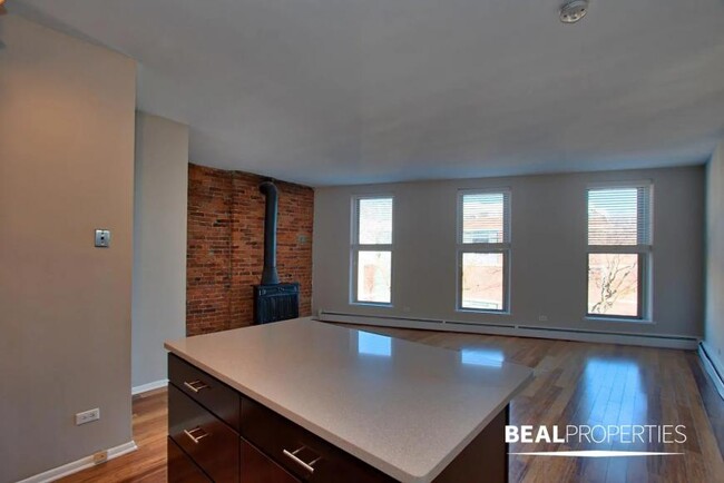 Building Photo - 1 bedroom in CHICAGO IL 60614