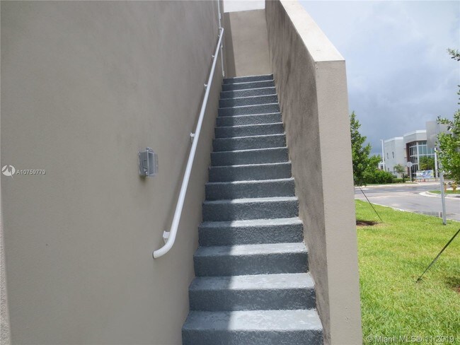 Foto del edificio - 6681 NW 104th Ave