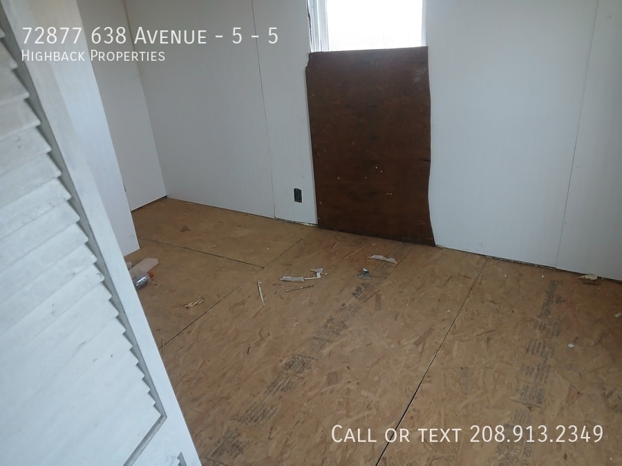 Building Photo - 72877-72638 638 Ave