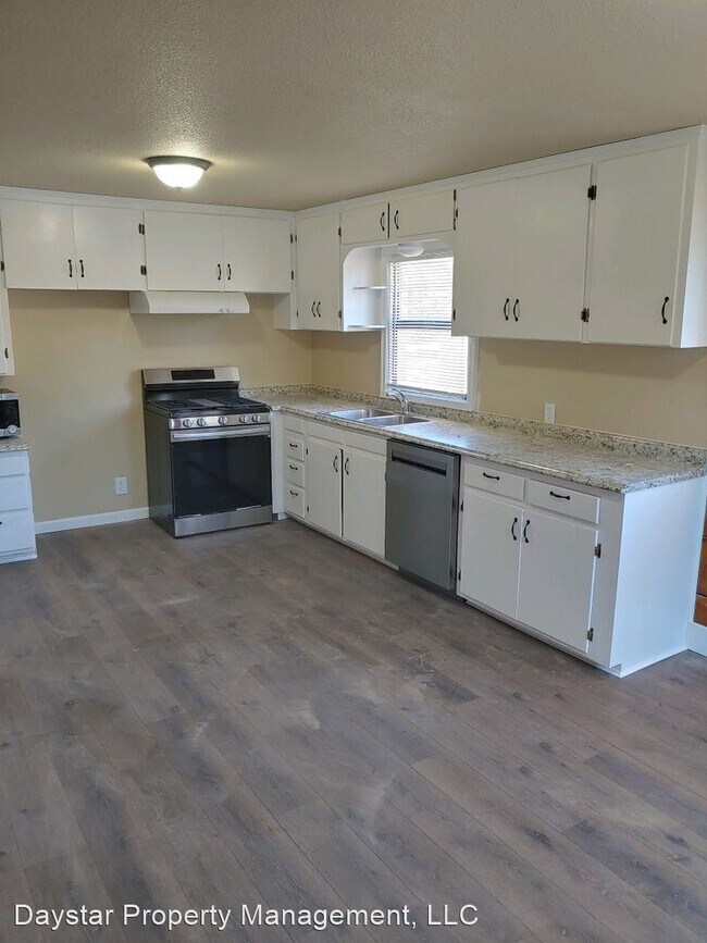 Foto del edificio - 3 br, 2 bath House - 643 N Molalla Ave