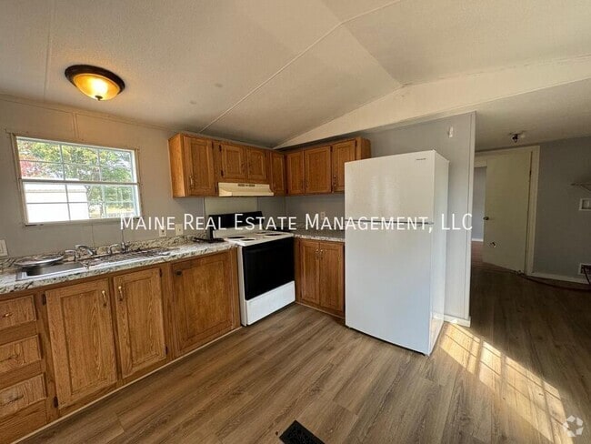 Building Photo - 102 Park Dr