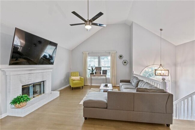 Building Photo - 2437 Pondside Pl NE