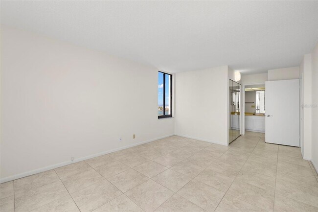 Foto del edificio - 9425 Blind Pass Rd