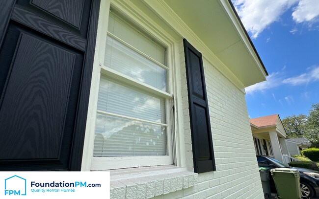 Building Photo - 1704 S Perkins Rd