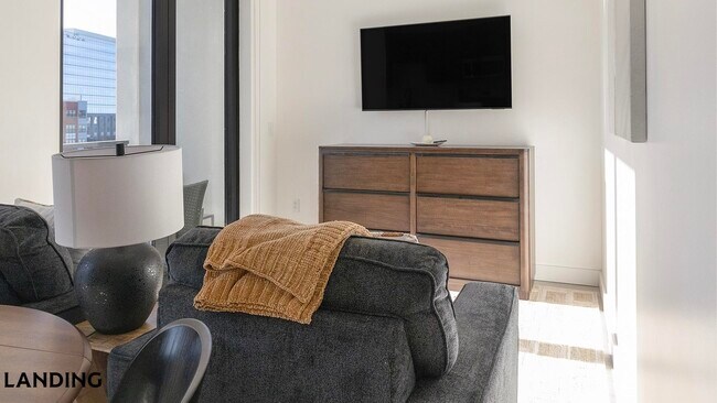 Foto del edificio - 1007 S Mint St