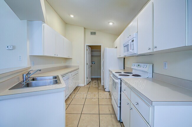 Building Photo - 10368 Lansfield St