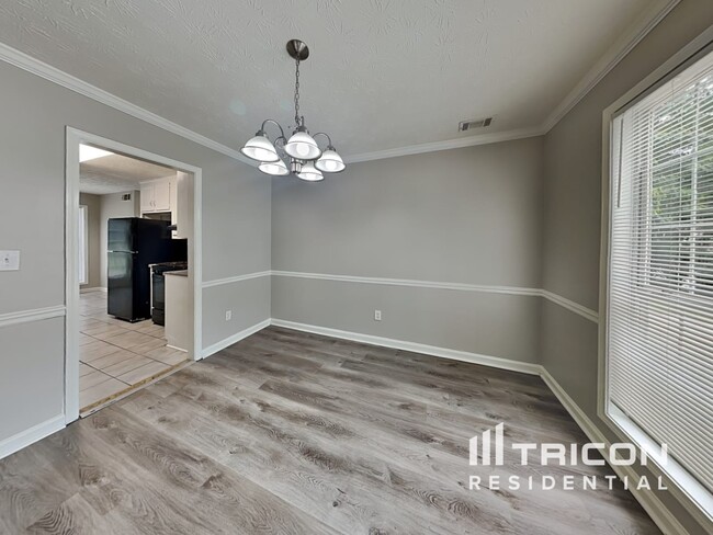 Building Photo - 1400 Meadow Ct