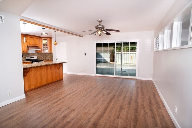 Foto del edificio - 10019 Balboa Blvd