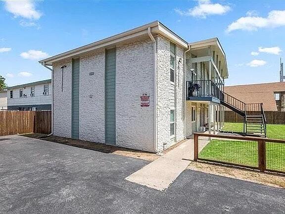 Building Photo - 1904 Hearthstone Dr