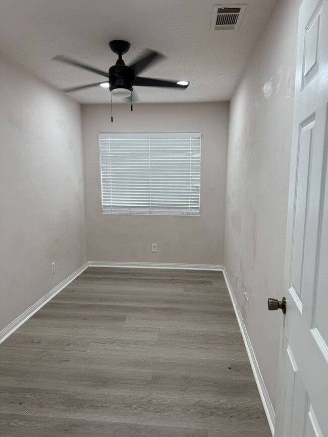 Building Photo - Charming 3-Bedroom Home with Spacious Yard