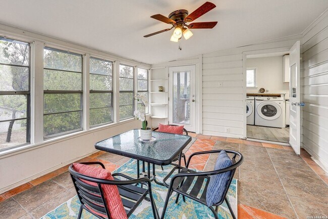 Foto del edificio - 332 Natalen Ave