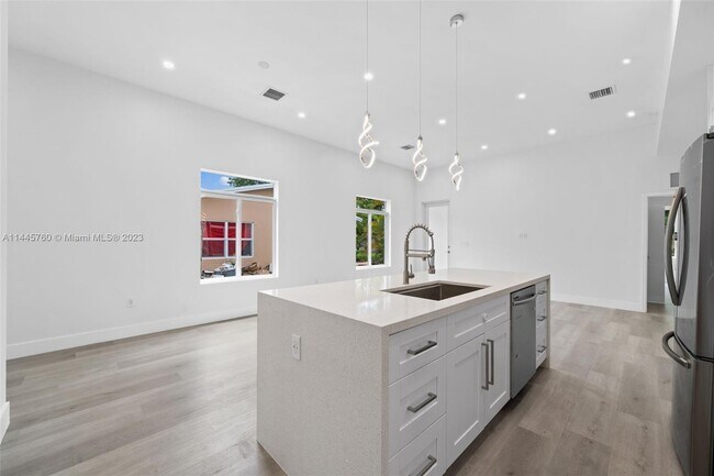 Foto del edificio - 5734 Buchanan St