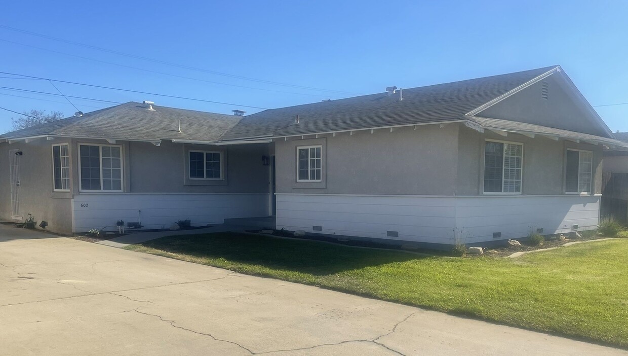 Primary Photo - Pet friendly, 3 Bedroom House in Santa Maria