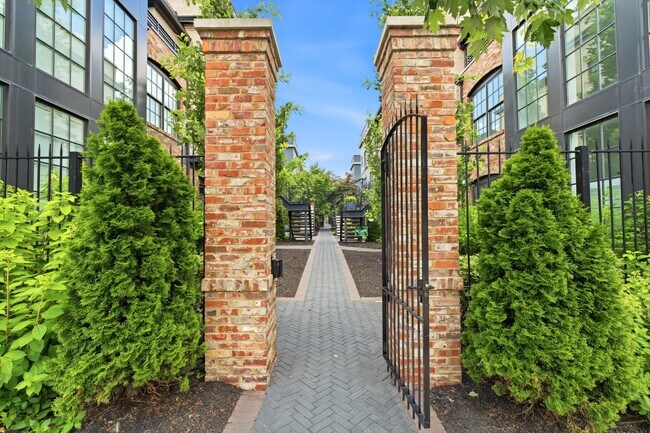 Foto del edificio - 84 Normandy Ave