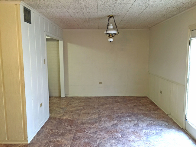 Dining area - 165 St Joseph St