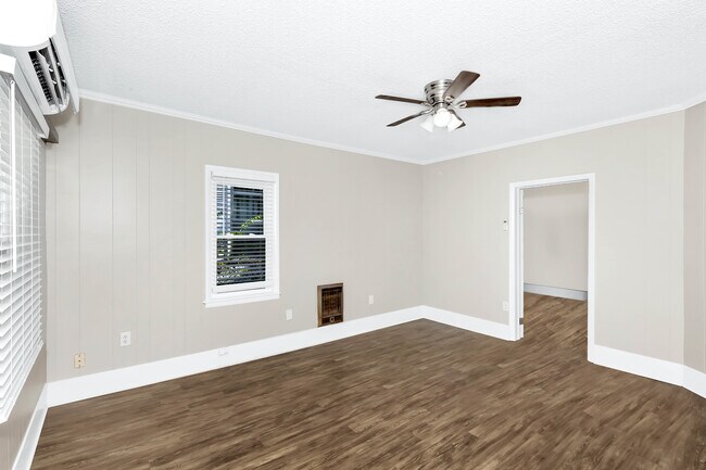 Foto del edificio - 512 Oshaughnessy Ave NE