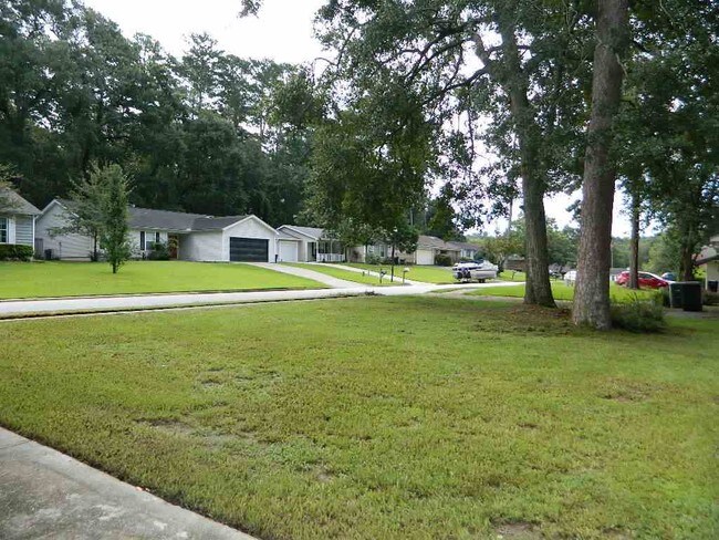 Building Photo - 1466 Valley Green Dr