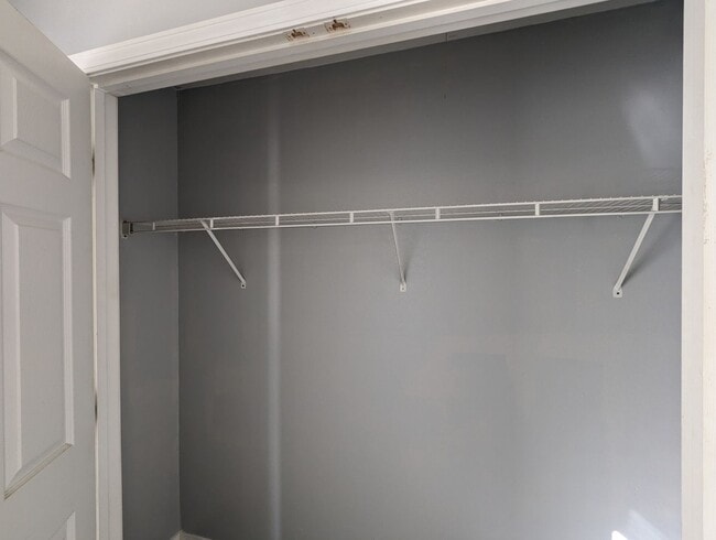 Building Photo - 2 Bedroom Apartment in Salisbury