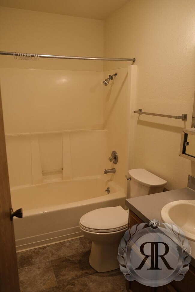 Building Photo - Updated 2bd 1ba w/ 1 Car Garage - Photos c...