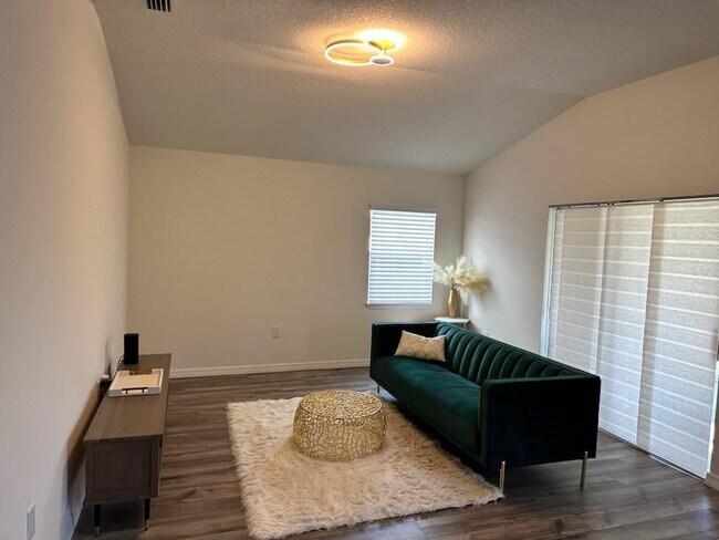 Foto del edificio - 1099 Dania Cir