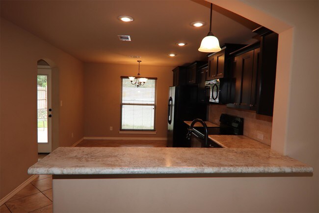 Building Photo - 6677 Westwood Village Dr