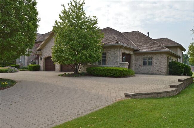 Foto del edificio - 711 Berkshire Ct