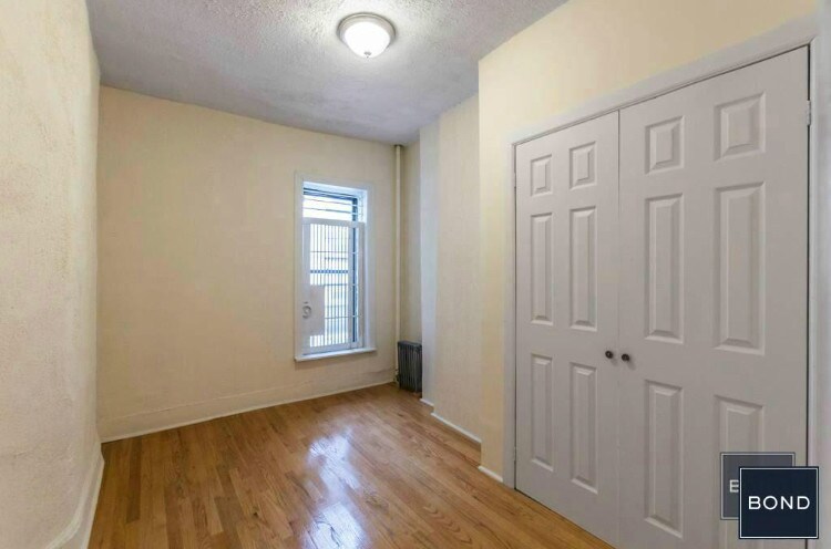 Primary Photo - 401 E 70th St
