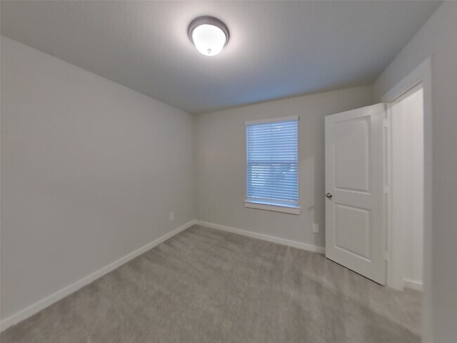 Foto del edificio - 9835 Willow Creek Commerce Dr