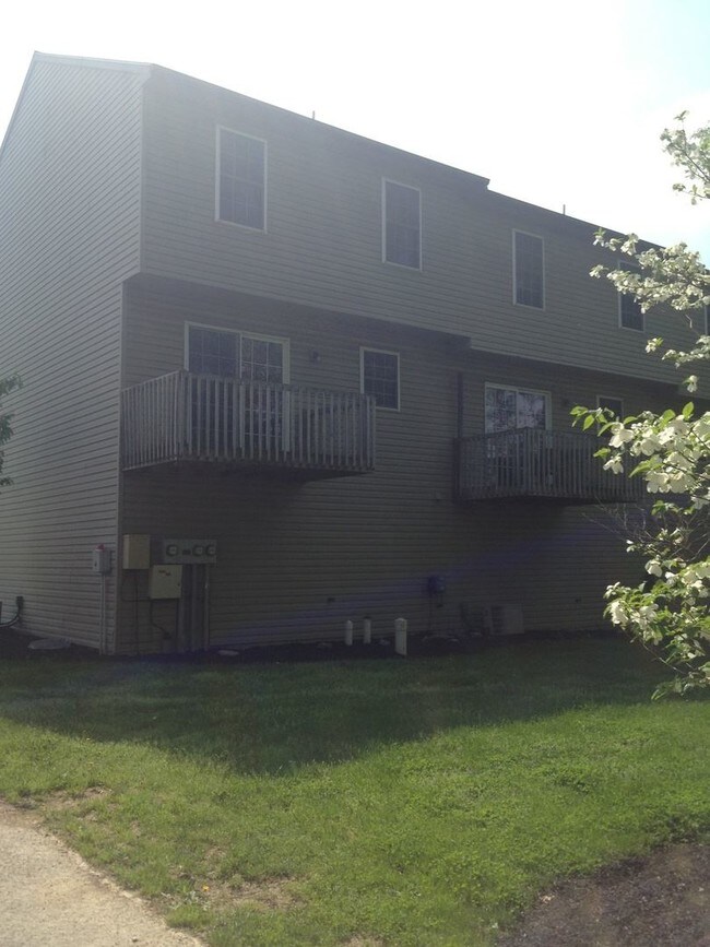 Building Photo - 852 Mount Gretna Rd