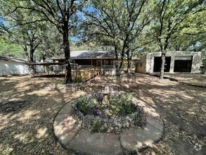 Building Photo - 1925 Elm Dr
