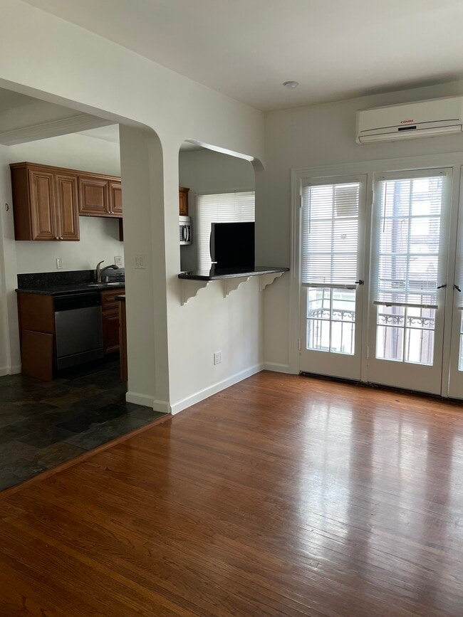 Building Photo - 1811 Ivar Ave